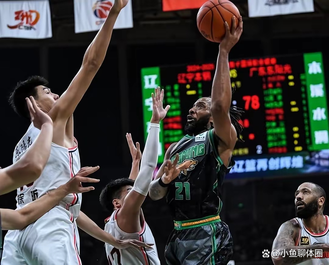  CBA季后赛半决赛爆出冷门！那不勒斯惊险密尔沃基雄鹿，争冠形势突变